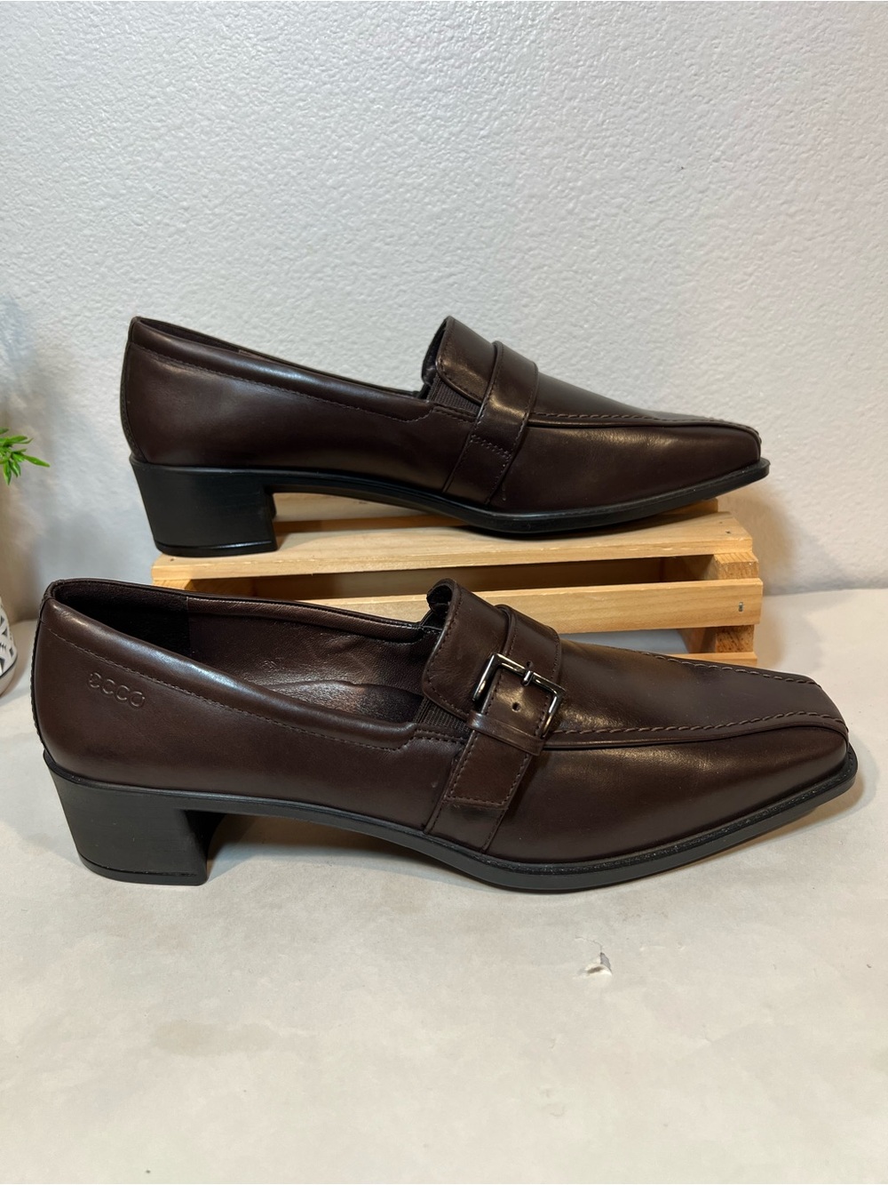 NWOT Ecco Women’s Brown Real Leather Buckle Loafers | Narrow Square Toe | EU 40